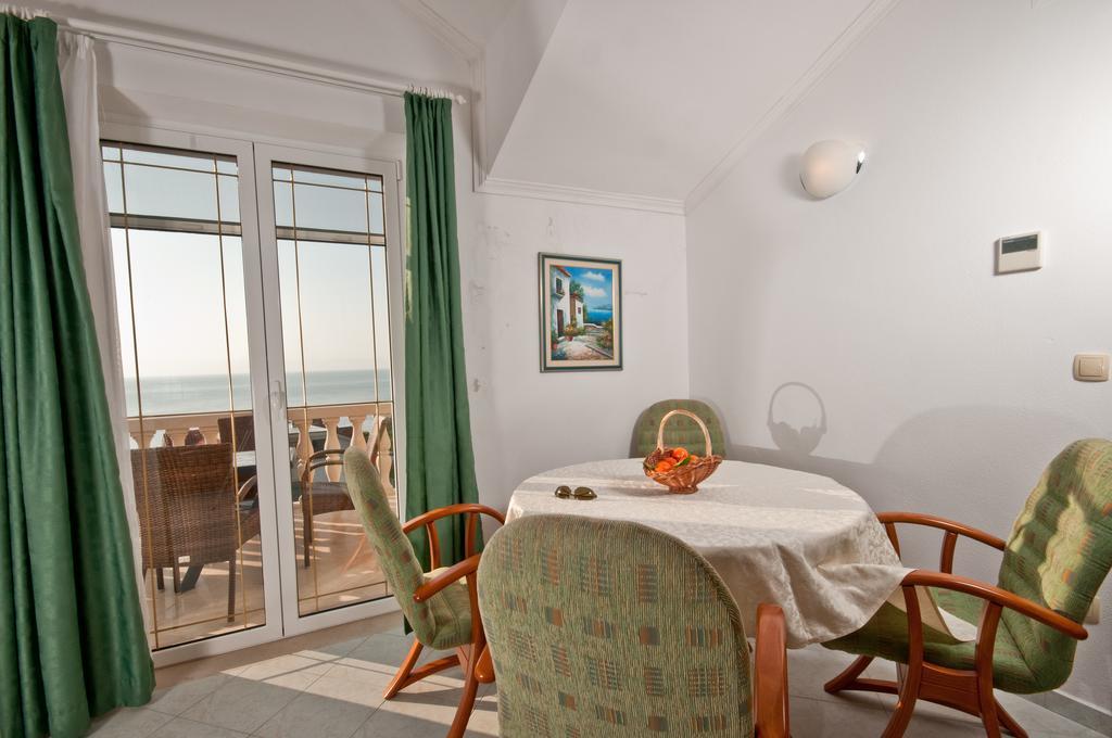 Apartments Barba Petra Dvori Sumartin Eksteriør bilde
