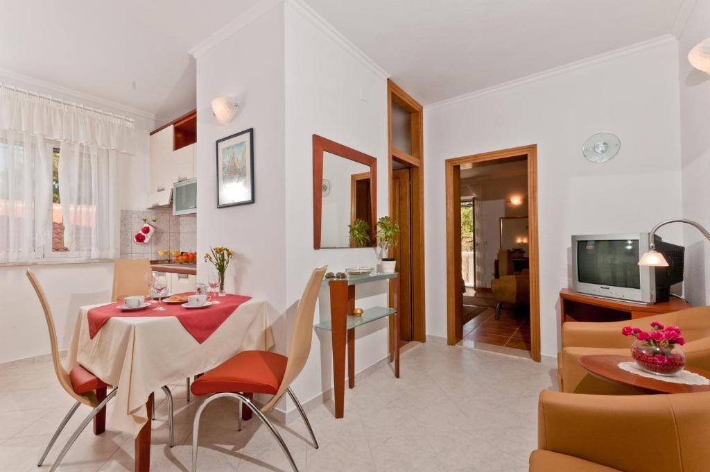 Apartments Barba Petra Dvori Sumartin Rom bilde
