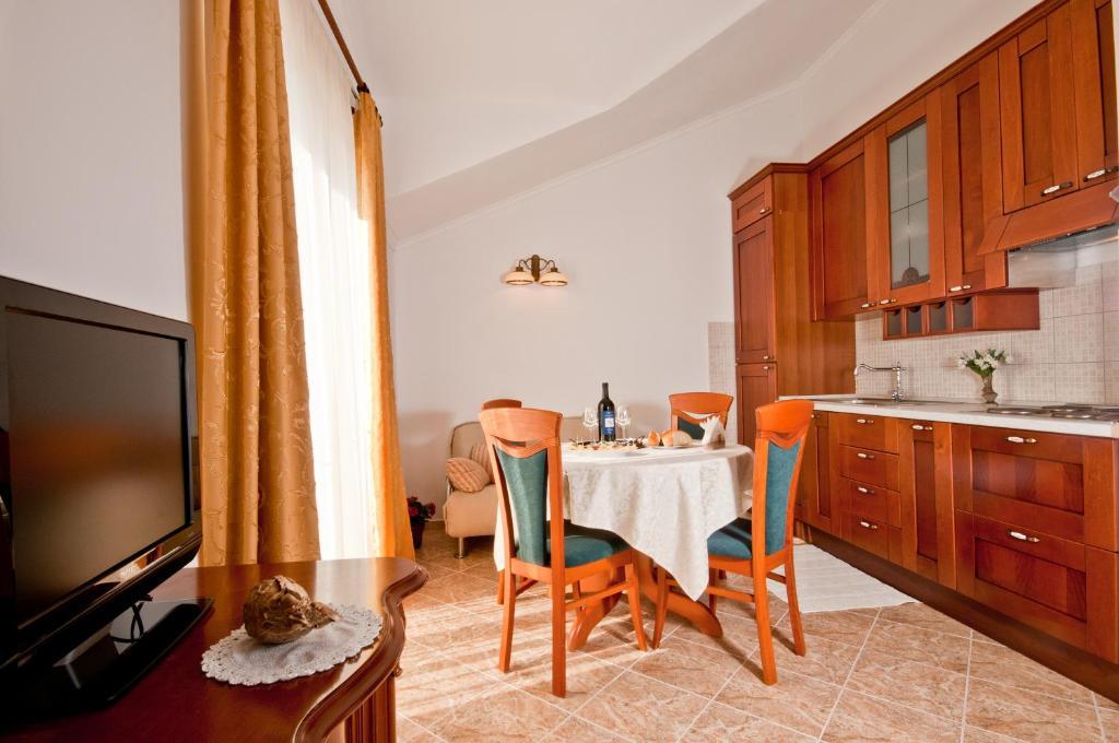 Apartments Barba Petra Dvori Sumartin Rom bilde